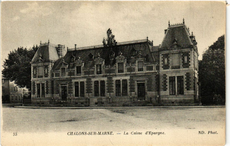 Carte postale ancienne Chalons sur Marne La Caisse d'Epargne à Isse