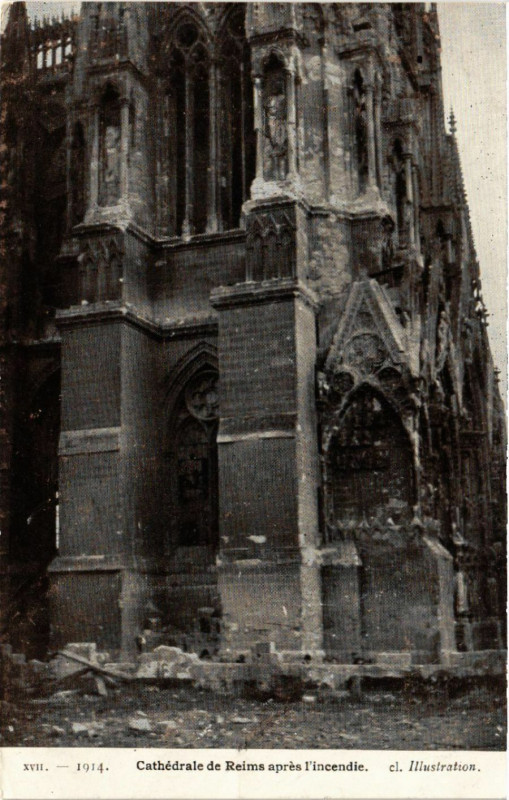 Carte postale ancienne Cathédrale de Reims apres l'incendie à Reims
