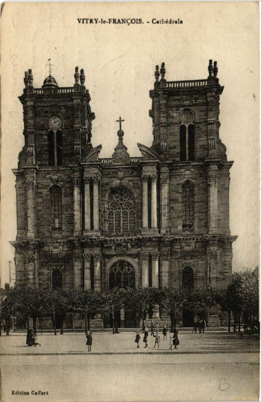 Carte postale ancienne Vitry le Francois Cathédrale
