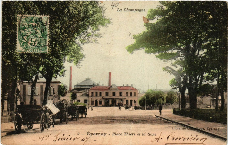 Carte postale ancienne Epernay Place Thiers et la Gare à Épernay