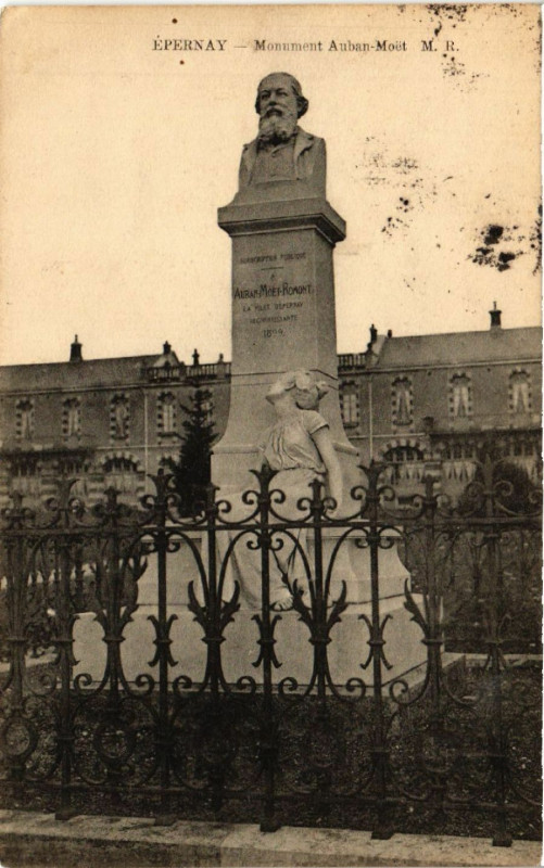 Carte postale ancienne Epernay Monument Auban-Moet à Épernay