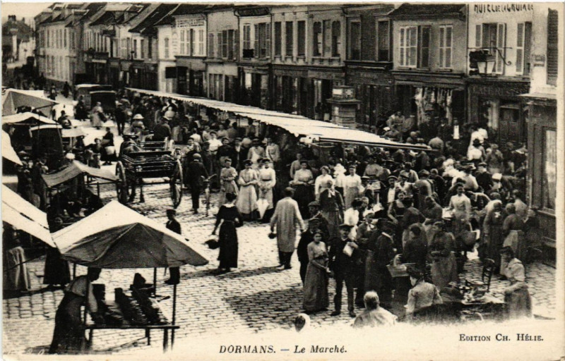 Carte postale ancienne Dormans Le Marché à Dormans