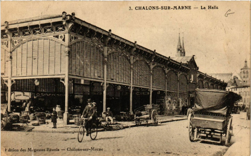 Carte postale ancienne Chalons sur Marne La Halle