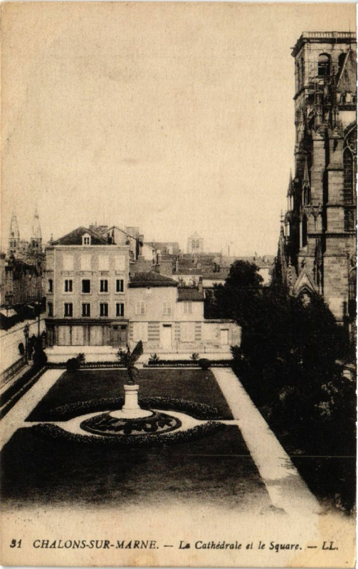 Carte postale ancienne Chalons sur Marne La Cathédrale et le Square