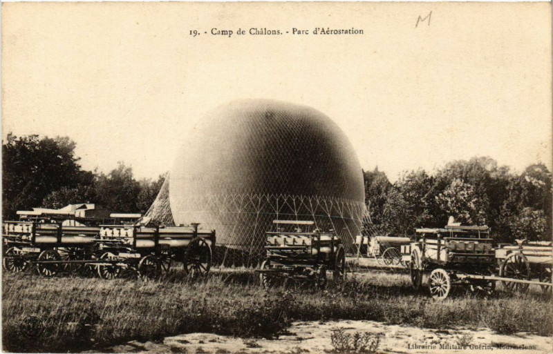 Carte postale ancienne Camp de Chalons Parc d'Aerostation