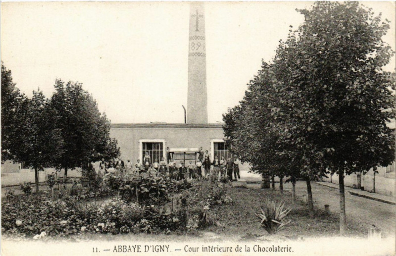 Carte postale ancienne Abbaye d'Igny Cour interieur de la Chocolaterie à Baye