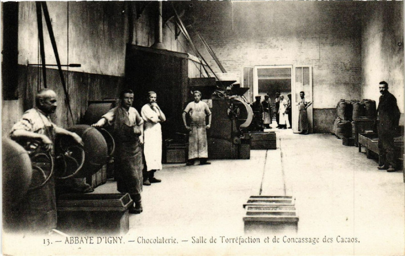 Carte postale ancienne Abbaye d'Igny Chocolaterie. Salle de Torrefaction à Baye