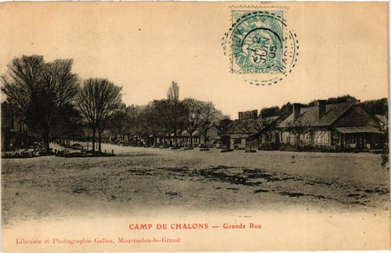 Carte postale ancienne Camp de Chalons Grande Rue