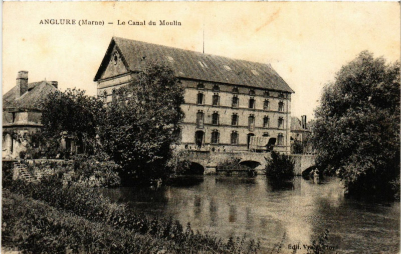 Carte postale ancienne Anglure Le Canal du Moulin à Anglure