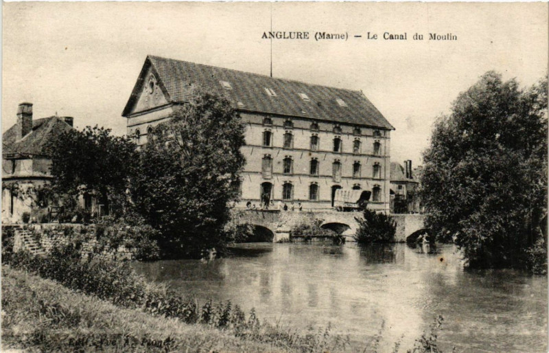 Carte postale ancienne Anglure Le Canal du Moulin à Anglure