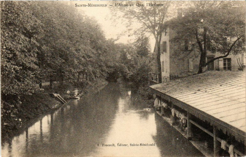 Carte postale ancienne Sainte-Menehould L'Aisne au Quai l'Herbette à Sainte-Menehould