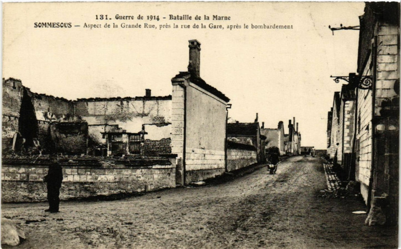 Carte postale ancienne Sommesous Aspect de la Grande Rue pres la rue de la Gare à Sommesous