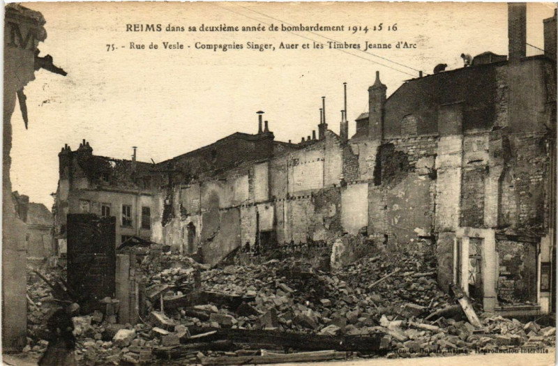 Carte postale ancienne Reims Rue de Vesle à Reims