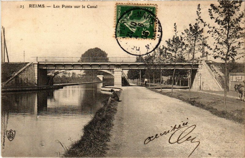 Carte postale ancienne Reims Les Ponts sur le Canal à Reims