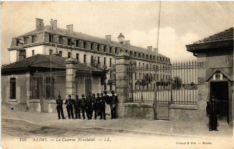 Carte postale ancienne Reims La Caserne Neuchatel à Reims