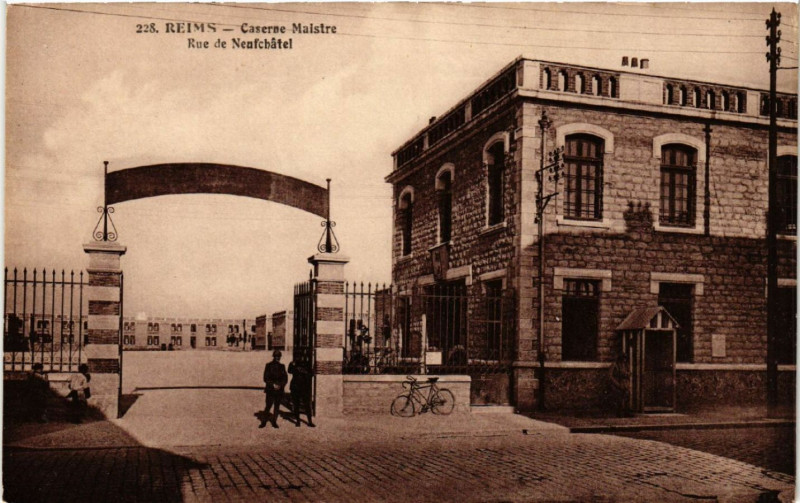Carte postale ancienne Reims Caserne Maistre Rue de Neufchatel à Reims