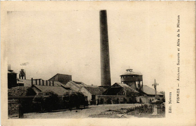 Carte postale ancienne Fismes Ancienne Sucrerie et Allée de la Mission à Fismes