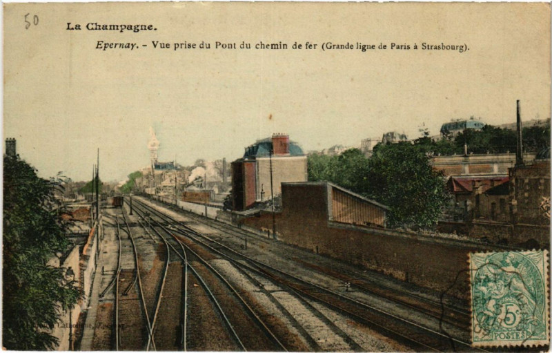Carte postale ancienne Epernay Vue prise du Pont du chemin de fer à Épernay