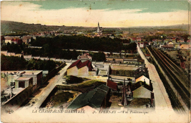 Carte postale ancienne Epernay Vue Panoramique à Épernay