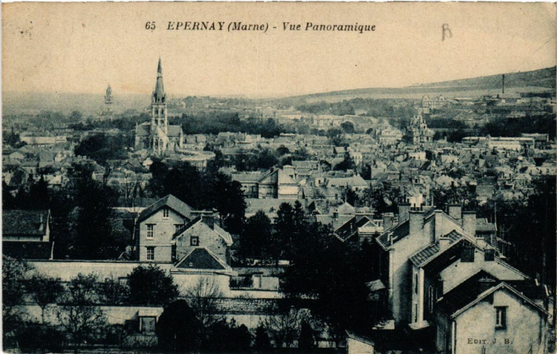 Carte postale ancienne Epernay Vue Panoramique à Épernay