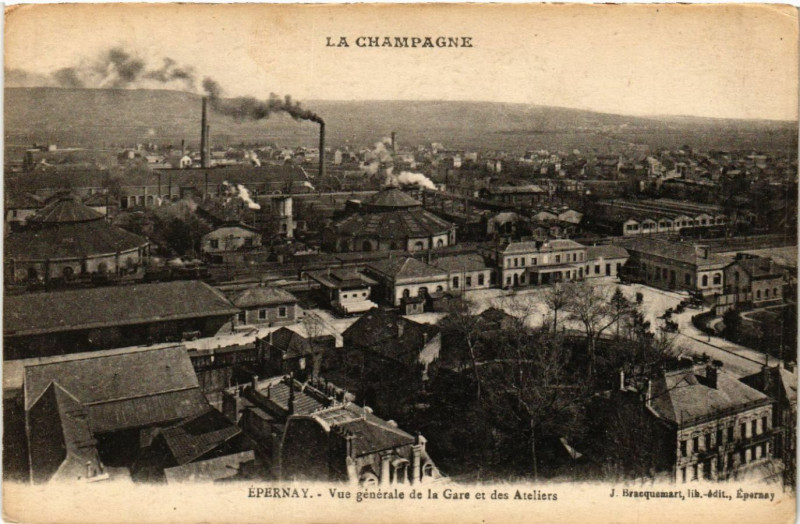 Carte postale ancienne Epernay Vue générale de la Gare et des Ateliers à Épernay