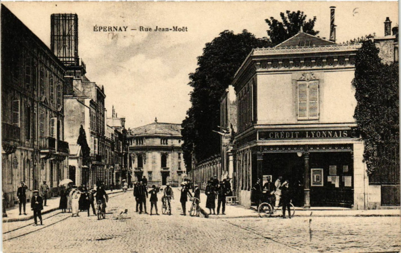 Carte postale ancienne Epernay Rue Jean-Moet à Épernay