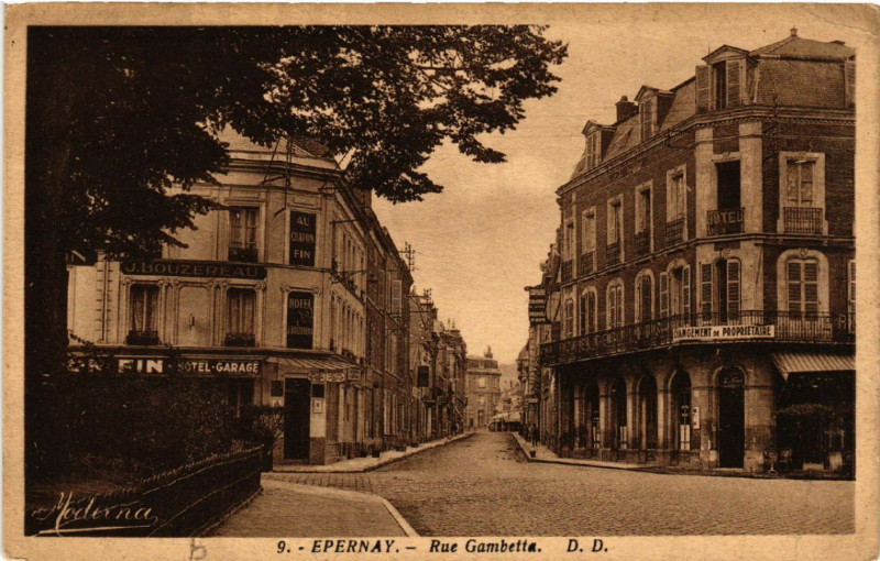 Carte postale ancienne Epernay Rue Gambetta à Épernay