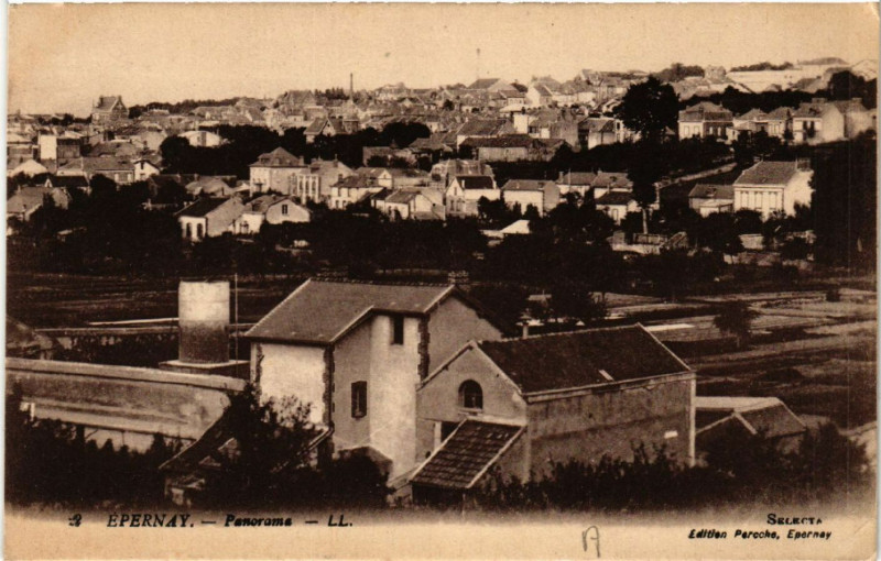Carte postale ancienne Epernay Panorama à Épernay
