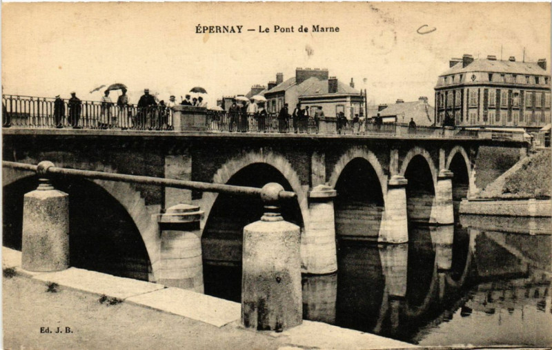 Carte postale ancienne Epernay Le Pont de Marne à Épernay