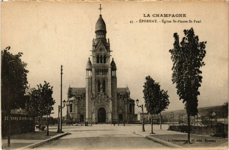 Carte postale ancienne Epernay Eglise Saint-Pierre-St.Paul à Épernay