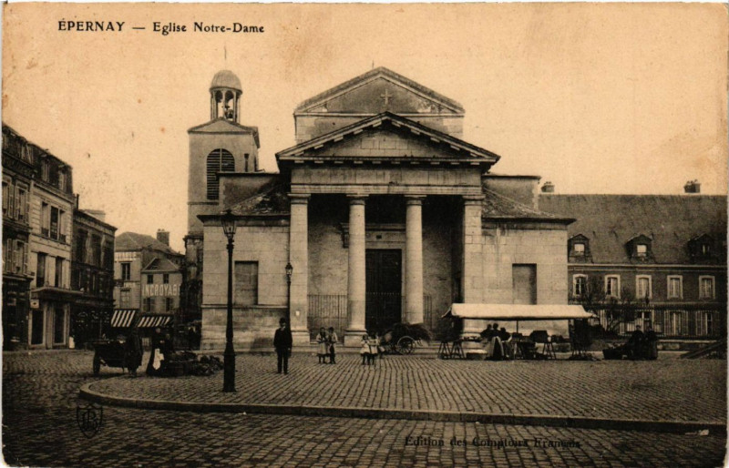 Carte postale ancienne Epernay Eglise Notre-Dame à Épernay