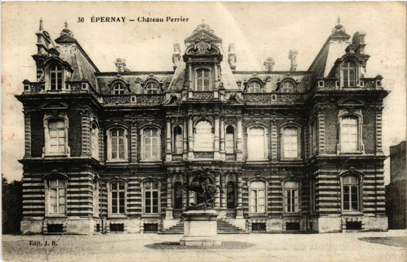 Carte postale ancienne Epernay Chateau Perrier à Épernay