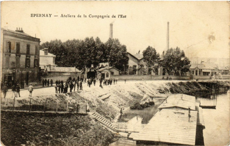 Carte postale ancienne Epernay Ateliers de la Compagnie de l'Est à Épernay
