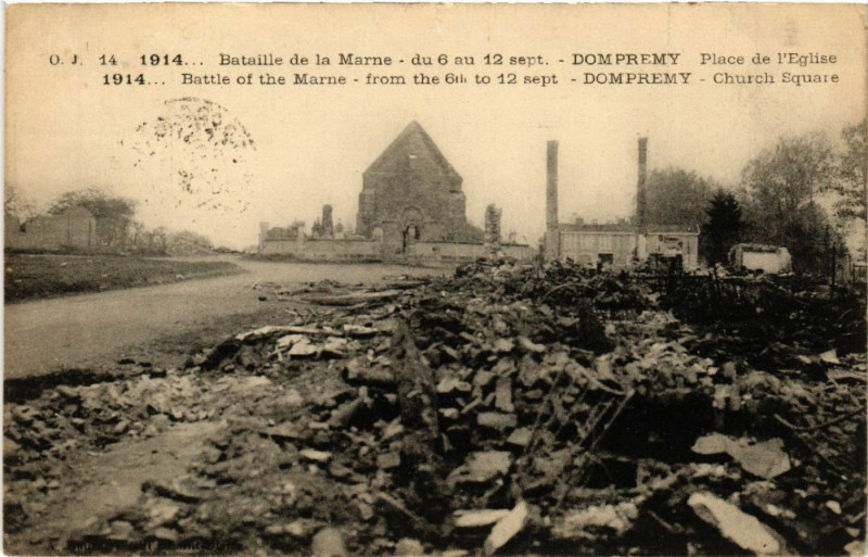 Carte postale ancienne Dompremy Place de l'Eglise à Dompremy
