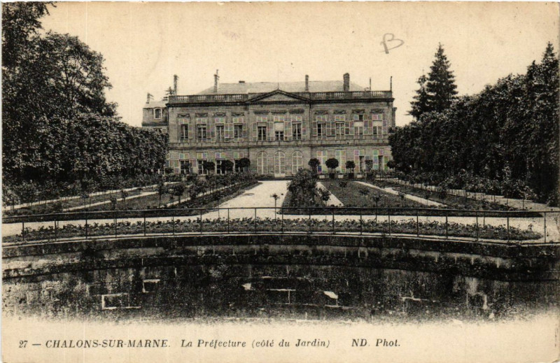 Carte postale ancienne Chalons sur Marne La Prefecture