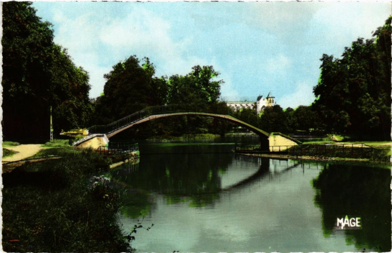 Carte postale ancienne Chalons sur Marne La Passerelle du Jard