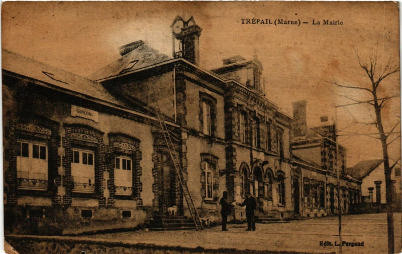 Carte postale ancienne Trepail La Mairie à Trépail