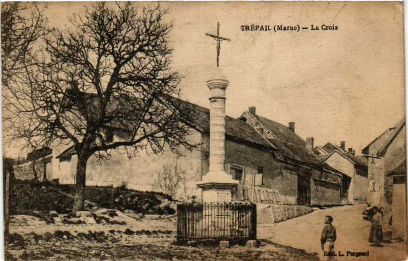 Carte postale ancienne Trepail La Croix à Trépail