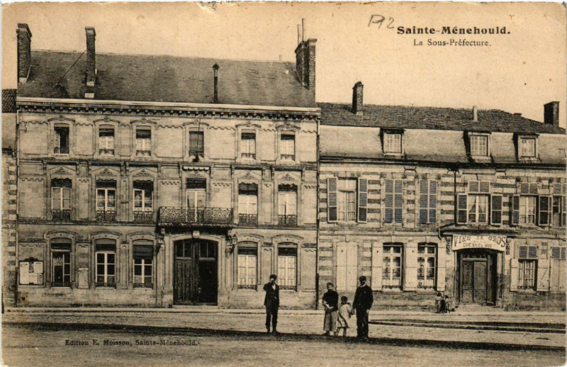 Carte postale ancienne Sainte-Menehould La Sous-Prefecture à Sainte-Menehould
