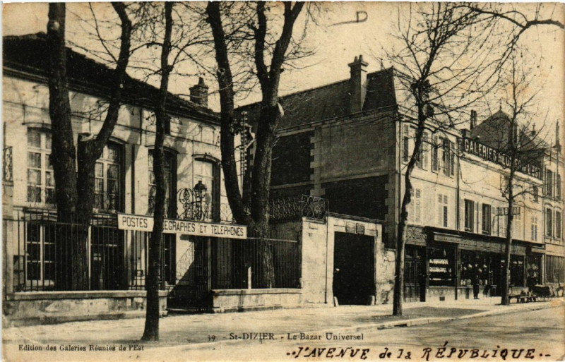 Carte postale ancienne Saint-Dizier Le Bazar Universel