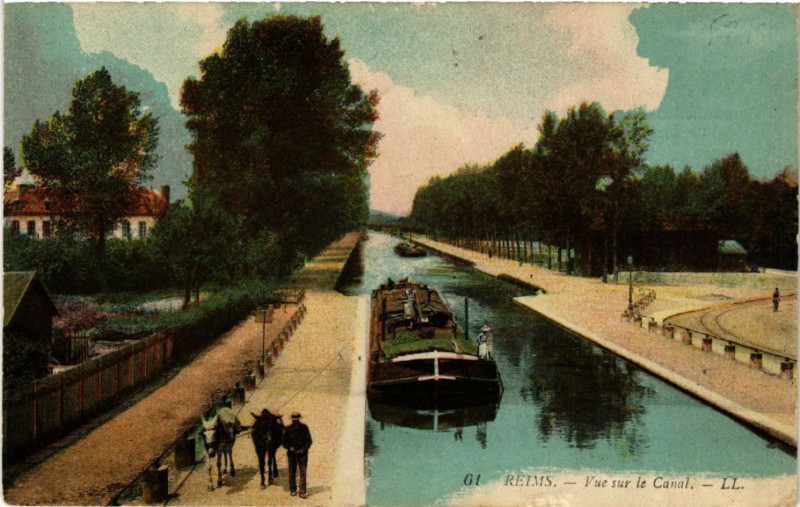 Carte postale ancienne Reims Vue sur le Canal à Reims