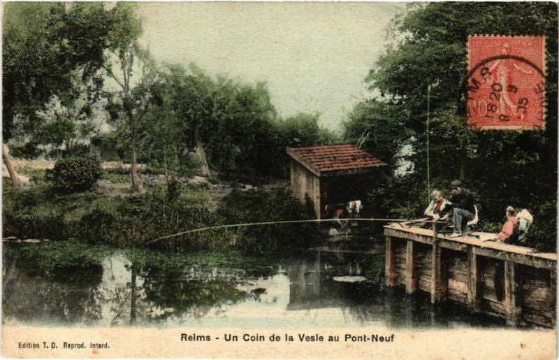 Carte postale ancienne Reims Un Coin de la Vesle-au-Pont-Neuf à Reims