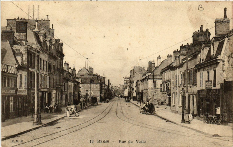 Carte postale ancienne Reims Rue de Vesle à Reims
