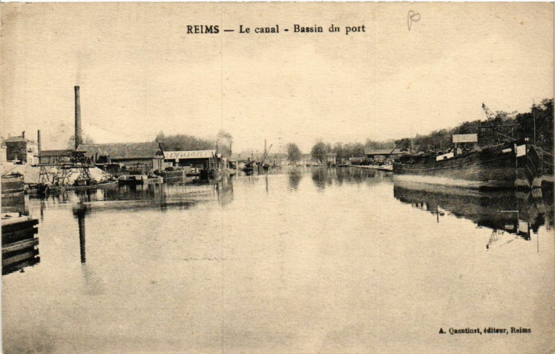Carte postale ancienne Reims Le canal Bassin du port à Reims