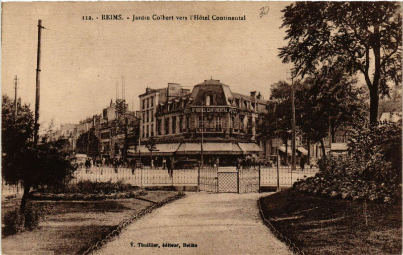 Carte postale ancienne Reims Jardin Colbert vers l'Hotel Continental à Reims