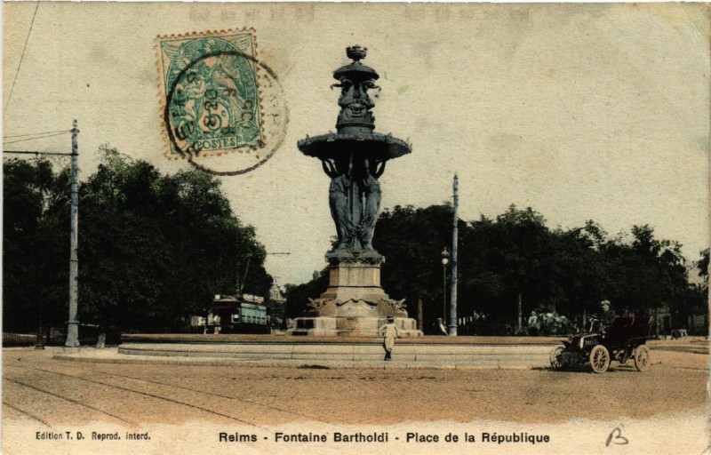 Carte postale ancienne Reims Fontaine Bartholdi place de la Republique à Reims
