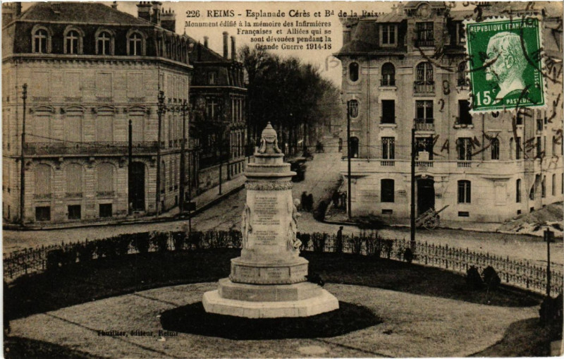 Carte postale ancienne Reims Esplanade Ceres et Bd de la Paix à Reims