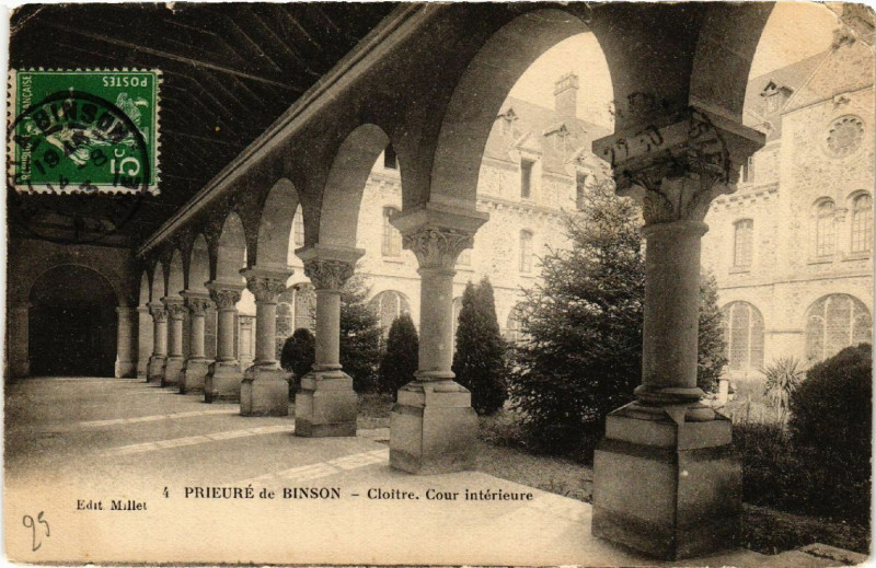Carte postale ancienne Prieure de Binson Cloitre. Cour interieure