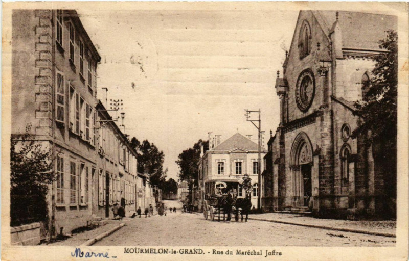 Carte postale ancienne Mourmelon-le-Grand Rue du Marechal Joffre à Mourmelon-le-Grand
