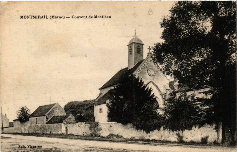 Carte postale ancienne Montmirail Couvent de Montlean à Montmirail